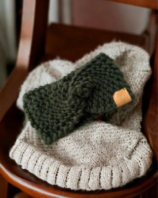 Zima ještě nekončí. Naše čelenky z peruánské vlny vás zahřejí i na horách!